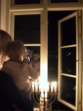 Maibritt Overgaard and Robin Isabella von Overgaard, New years eve at the 1st floor, 2004.