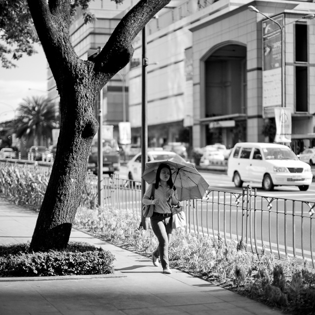 Manila street. Leica M 240 with Leica 50mm Noctilux-M ASPH f/0.95. © 2015-2016 Thorsten Overgaard.