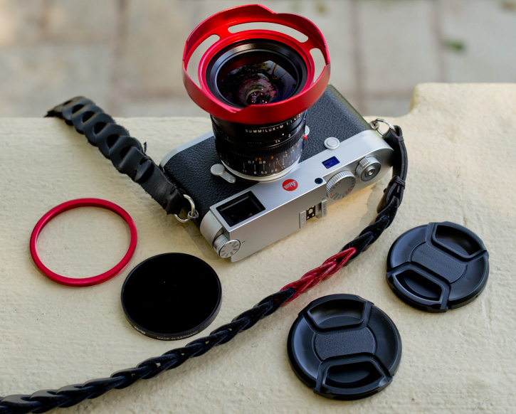 The 2114OUS ventilated shade for the Leica 21mm Summilux-M ASPH f/1.4 comes with a front ring for mounting the Series VIII filter, as well as two lens caps: One that fits the shade without filter, and one that fits the shade when the filter ring is mounted. 