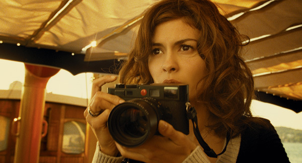 Audrey-Tautou-with-her-Leica-M8_600w.jpg