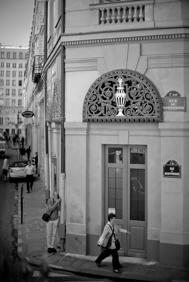 Younes from Hong Kong composing a scene of Paris. Leica M 240 with Leica 50mm Noctilux-M ASPH f.0.95.  