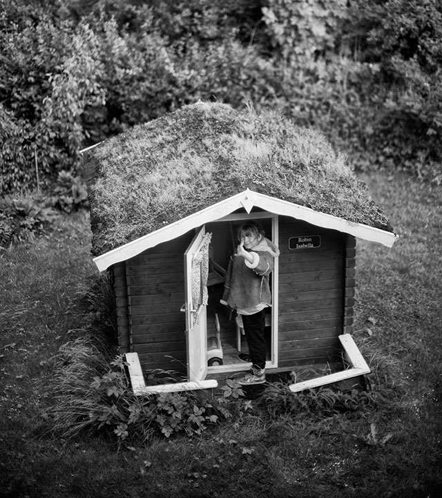A small playhouse for Robin, with grass roof inspired from the Faroe Islands. 