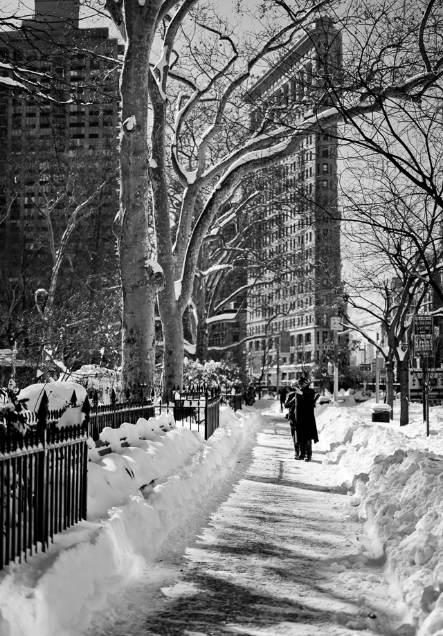 The Day After the 2016 Blizzard: New Yorkers are out and about seizing the result of a days snowfall from "Snowzilla". The weather forecast says sunshine and warmer weather the next days. Leica SL with Leica 50mm APO-Summicron-M ASPH f/2.0. © 2016 Thorsten von Overgaard.     