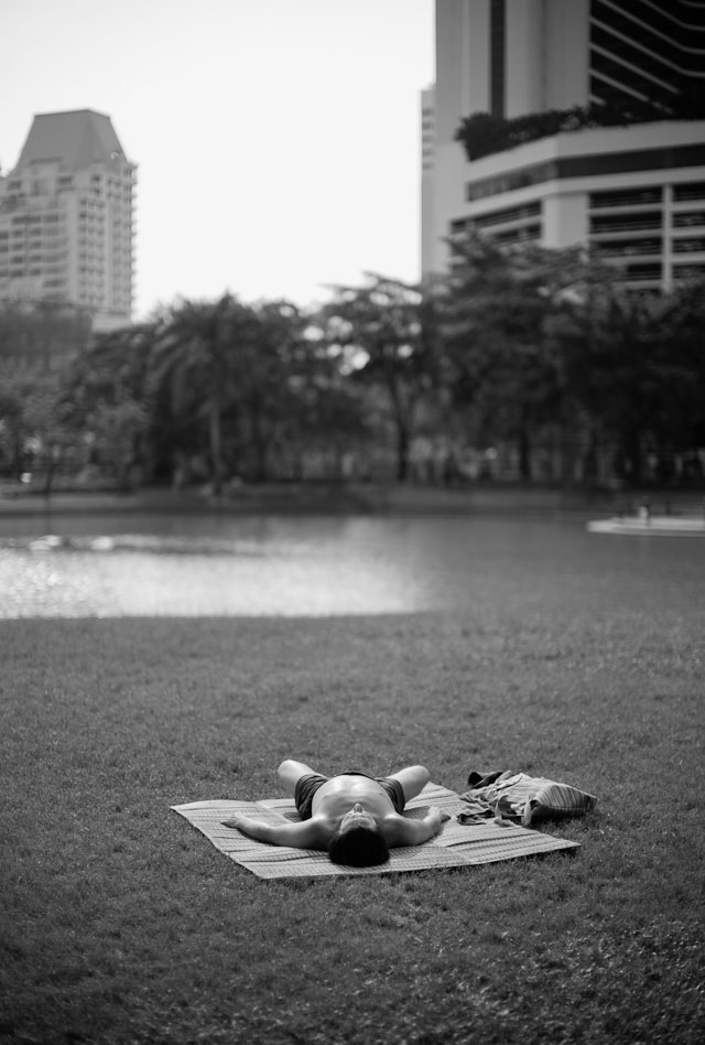 Sunny side up in Bangkok. Leica M Monochrom with Leica 50mm Noctilux-M ASPH f/0.95 (2008). © Thorsten Overgaard.