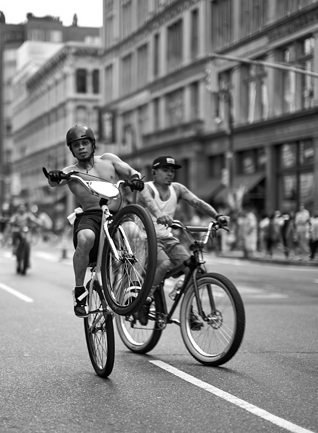 I took a series of 3-4 photos to nail the focus on these approaching bicycles in New York. Leica M10 with Leica 50mm Nuctilux-M ASPH f/0.95 FLE. © 2018 Thorsten von Overgaard. 