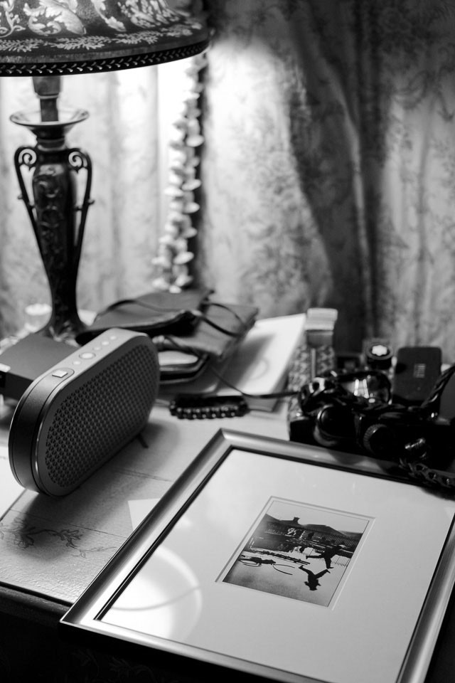 My desk in the hotel with my framed Henri Cartier-Bresson print, my Danish made Dali KATCH bluetooth hifi-speaker, and camera and writing parts. Leica M10 with Leica 50mm Noctilux-M ASPH f/0.95 FLE. © 2017 Thorsten Overgaard. 