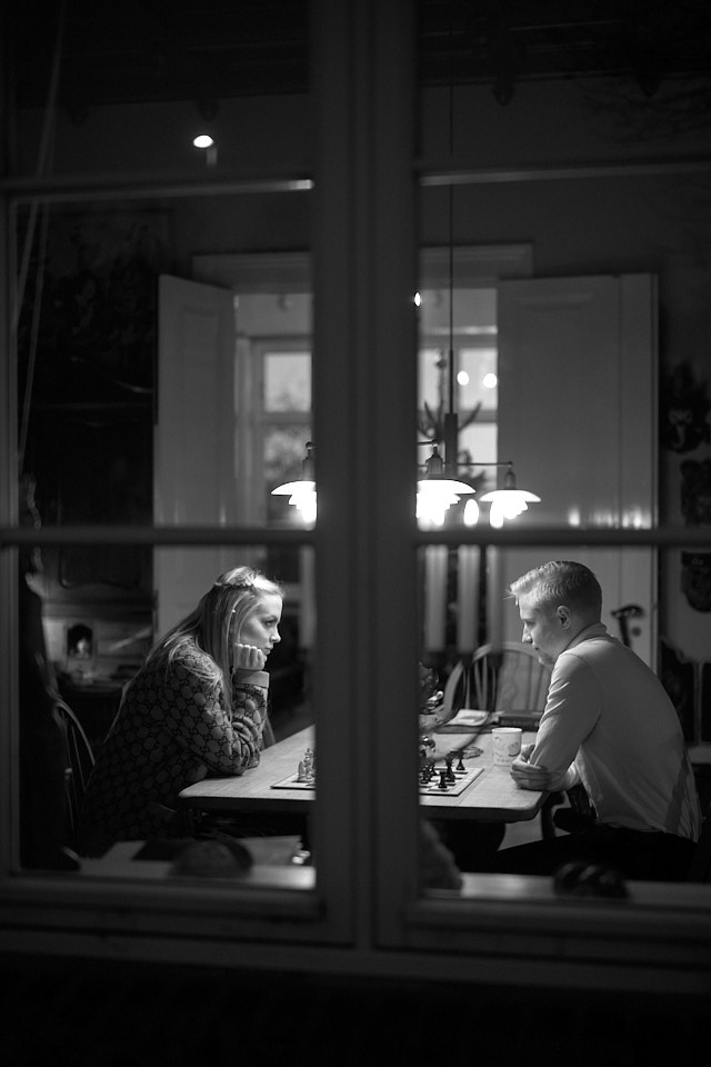 Caroline von Overgaard and Philip Overgaard playing chess, December 2020. Leica M10-P with Leica 50mm Summilux-M ASPH f/1.4. © Thorsten Overgaard. 