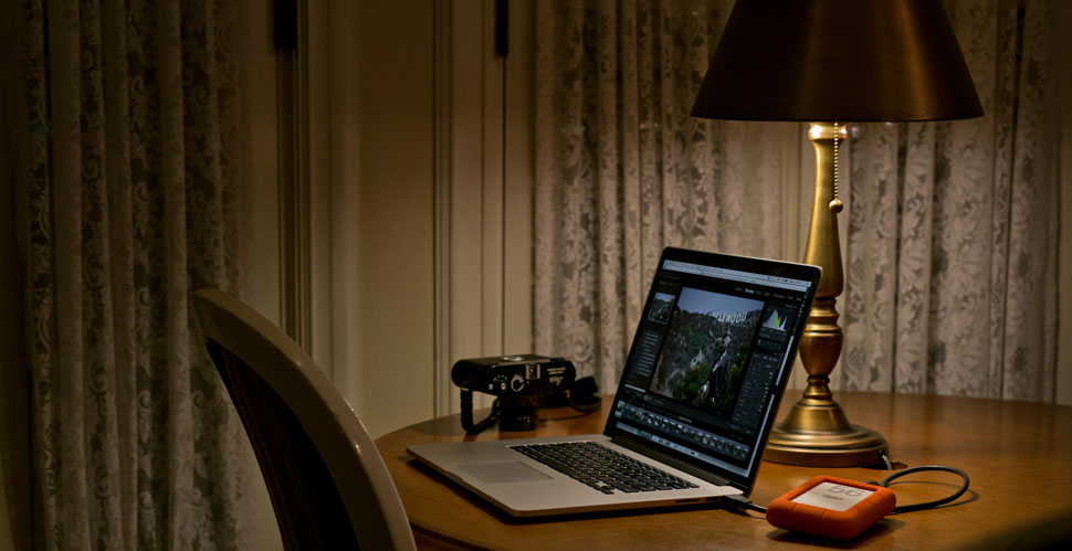 Cosy moment with the Apple MacBook Pro 15" Retina, LaCie 4TB hard drive and the Leiac M-D 262 digital rangefinder. © 2016 Thorsten Overgaard.