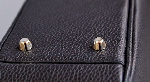 Drop it like it's hot. Five metal studs under the bag so you can park it on the floor in the airport or anywhere else without smudges or water getting into it from the bottom. 