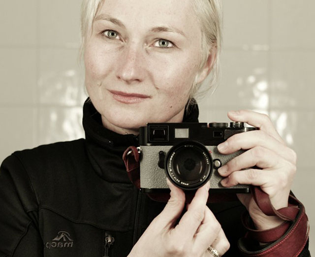 <b>Birgit Krippner</b> Leica M9 with Griptac Medium Grey leather - birgit-krippner-leice-M9-grey-leather-cameraleathercom-640w
