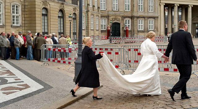Bryllupsfotografering p Amalienborg slotsplads