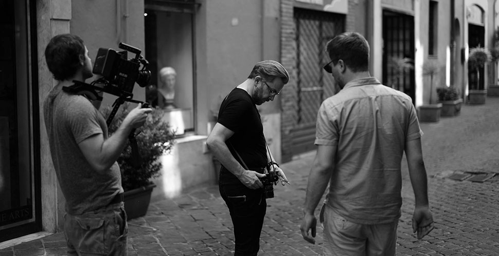 Thorsten being filmed in Rome by Zach and Reid from Nothpass Media, in 36º Celcius the last day. Here we are focuing on some hand details and cameraporn in high speed. Photo by Kurt Bangert.   