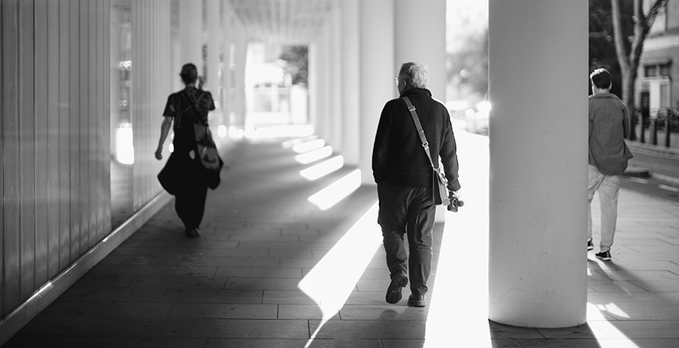 In search of light and shadow in Fitzrovia, London. Leica M11 with Leica 50mm Noctilux-M f/0.95. © Thorsten Overgaard. 