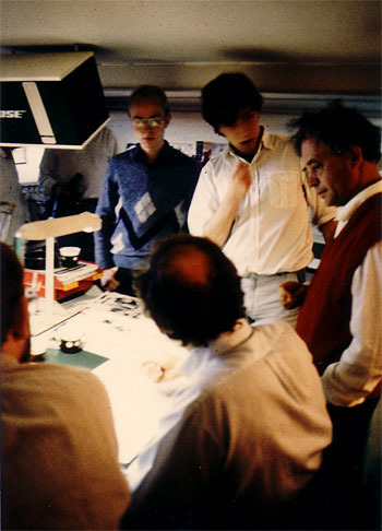 Pierre Christin (text) and Jean-Claude Mézieres (drawing) In 1986 Pierre Christin (text) and Jean-Claude Mézieres (drawing) who is known for their Linda & Valentin comics visited Hjelm Påbudt in Villa Nøjsomheden. On this picture they are surrounded by Lars Dahl, Poul Petersen (comic drawer from Sønderjylland) and Mogens Gårdsmann. © Thorsten Overgaard.