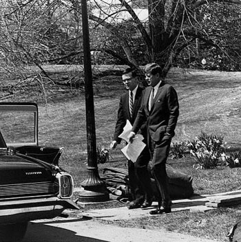 © Corbis.com Bettmann IH055169  Ted Sorensen and John F. Kennedy and Theodore T. Sorensen