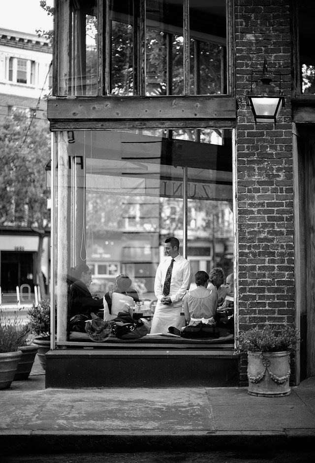 Zuni Cafe on Market Street in San Francisco. Leica M9 with Leica 50mm Noctilux-M f/1.0. © 2011-2016 Thorsten Overgaard. 