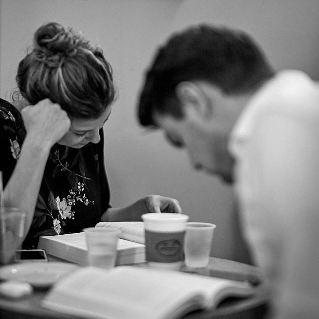 Reading in Cafe Grumpy, not noticing the camera. Leica M10 with Leiac 50mm Noctilux-M ASPH f/0.95. © 2018 Thorsten von Overgaard.