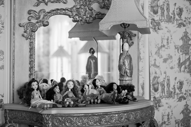 Robin's family of Disney dolls lined up. She picked them up in New York a few days ago. Leica M10 with Leica 50mm Summicron-M f/2.0 II Rigid. 