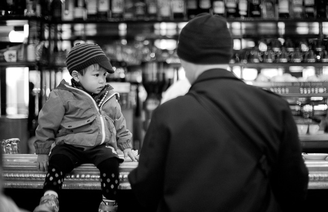 Dad and son having coffee in Tokyo. © Thorsten Overgaard. 