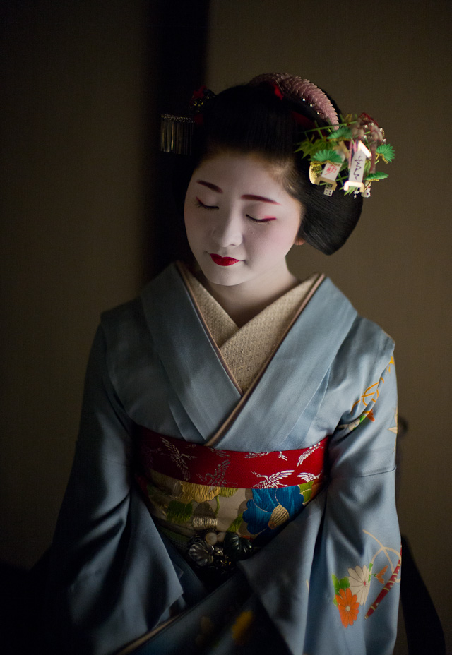 Photographing Satsuki, the top ranking maiko (apprentice geiko) in Gion Kobu right now. Leica M 240 with Leica 50mm Noctilux-M ASPH f/0.95
