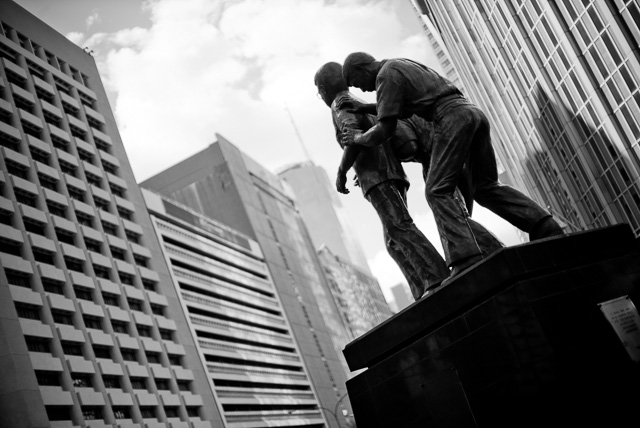 The statue of Aquino in Manila. Leica M 240 with Leica 50mm Noctilux-M ASPH f/0.95. © 2015-2016 Thorsten Overgaard.