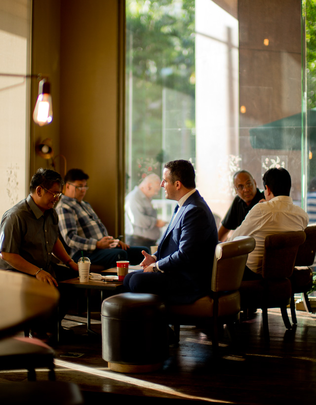 Inside Starbucks in Manila. Leica M 240 with Leica 50mm Noctilux-M ASPH f/0.95. © 2015-2016 Thorsten Overgaard. 