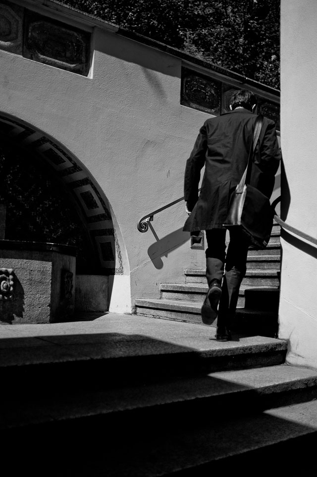 Rushing to lunch. Leica M9 with Leica 35mm Summilux-M AA f/1.4. © 2016 Thorsten Overgaard.
