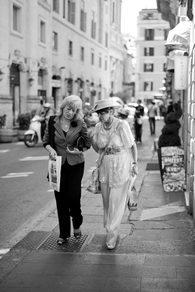 Italian conversation in Rome. Leica M 246 with Leica 50mm APO-Summicron-M ASPH f/2.0. © 2016 Thorsten Overgaard. 