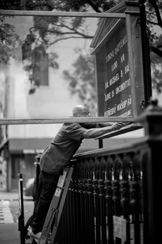 Wednesday Worship on 5th Avenue in New York. Leica M 246 with Leica 50mm Noctilux-M ASPH f/0.95. © 2016 Thorsten Overgaard.