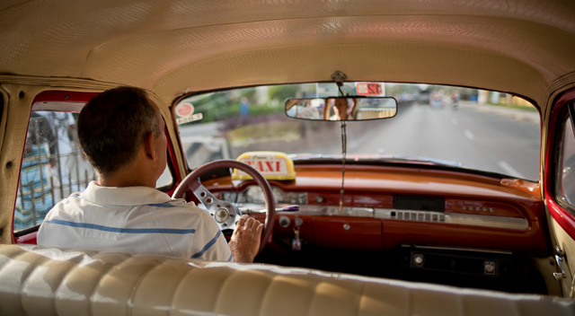 Taxi from the airport to Havana, Cuba. Leica M10 with Leica 28mm Summilux-M ASPH f/1.4. Copyright 2017-2018 Thorsten von Overgaard. 
