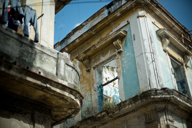 Havana has magnificent buildings. You can easily envision the Chanel store and the Apple Store being put there in a couple of years. It's ready, somebody just has to do it! Leica M10 with Leica 50mm Noctilux-M ASPH f/0.95. Copyright 2017-2018 Thorsten von Overgaard. 