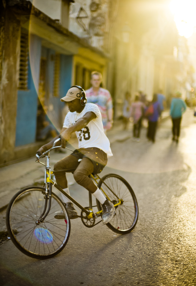 Old Havana, Cuba. I used my Van Eyck Preset to make the colors a little more funky. Leica M10 with Leica 50mm Noctilux-M ASPH f/0.95. Copyright 2017-2018 Thorsten von Overgaard. 