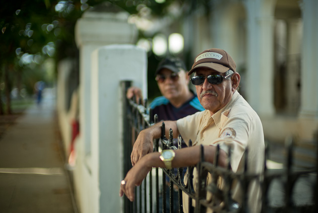 Two guards outside a building in Havana, Cuba. Leica M10 with Leica 50mm Noctilux-M ASPH f/0.95. Copyright 2017-2018 Thorsten von Overgaard.