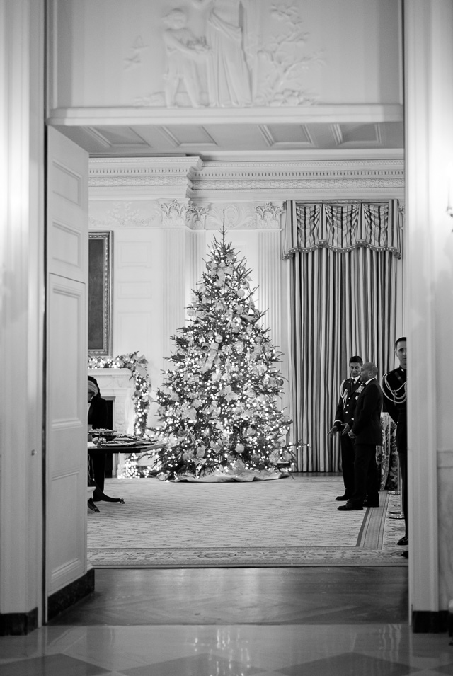 A peak through the doorway to the State Dining Room. Leica M10 with Leica 50mm Summilux-M ASPH f/1.4 BC. © 2017 Thorsten von Overgaard. 