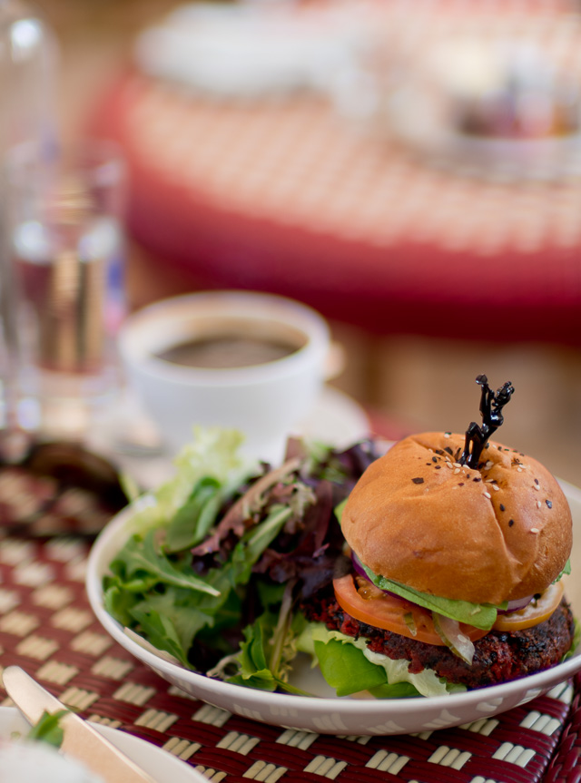 Vegetarian burger in color. Leica CL with Leica 50mm Noctilux-M ASPH f/0.95. © 2018 Thorsten von Overgaard. 