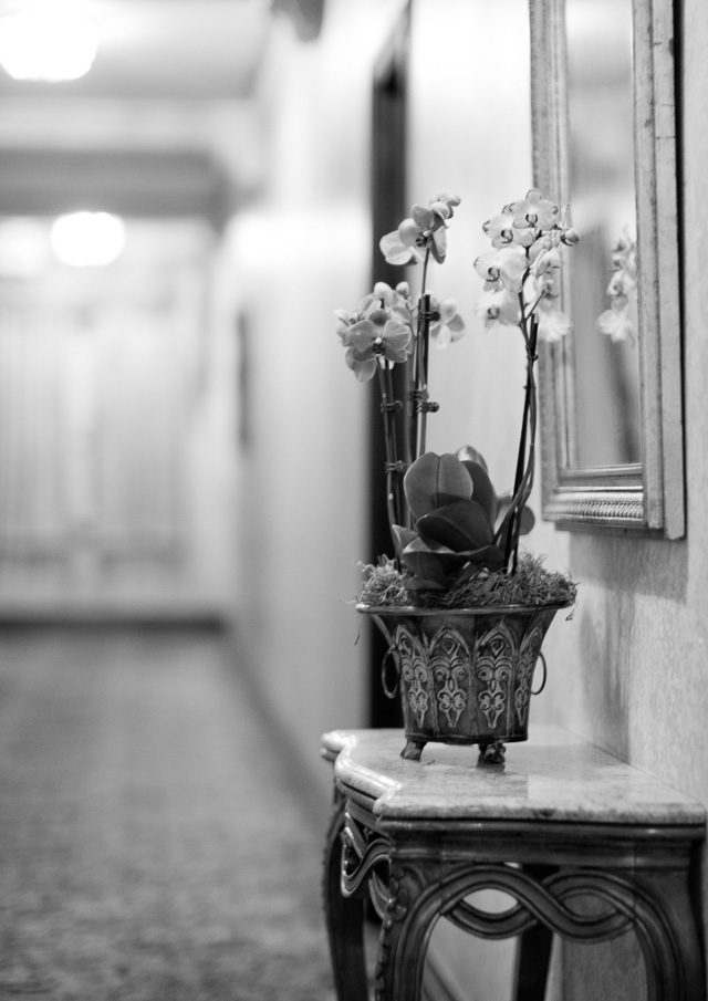 Hotel hallway. Leica CL with Leica 50mm Noctilux-M ASPH f/0.95. © 2018 Thorsten von Overgaard. 