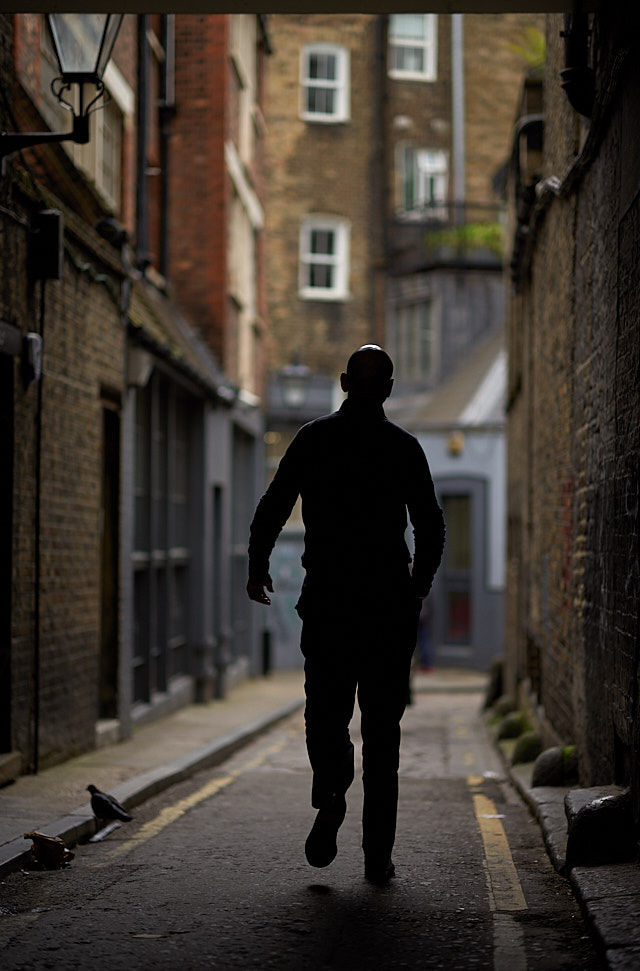 One of the many "mews" in London, which are the back alleys where the stables used to be. Some are just for walking through, but mostly they have been converted from stables to trendy offices and homes. The 5-star Soho Hotel is for example in a mews. They are a welcome change from the daily life on the streets for anyone who has a camera. Walk into one of the mews and enjoy different life and light. Leica M10 with Leica 75mm Noctilux-M ASPH f/1.25. © 2018 Thorsten von Overgaard. 