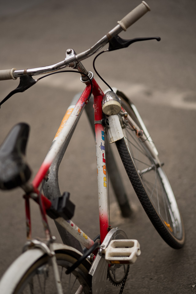 Disruped bicycle in Brussels. Leica M10 with Leica 75mm Noctilux-M ASPH f/1.25. © 2018 Thorsten von Overgaard. 