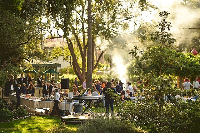 Barbecue in Los Angeles. Leica M10 with Leica 75mm Noctilux-M ASPH f/1.25. © 2018 Thorsten von Overgaard.  