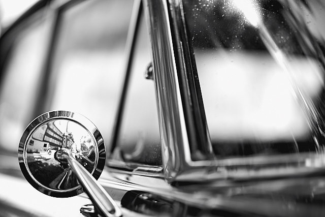 Classic car in Hollywood Hills, a Ford Galaxie 500. Hollywood cafe. A hard-working workshop. Leica M10 with Leica 75mm Noctilux-M ASPH f/1.25. © 2018 Thorsten von Overgaard. 