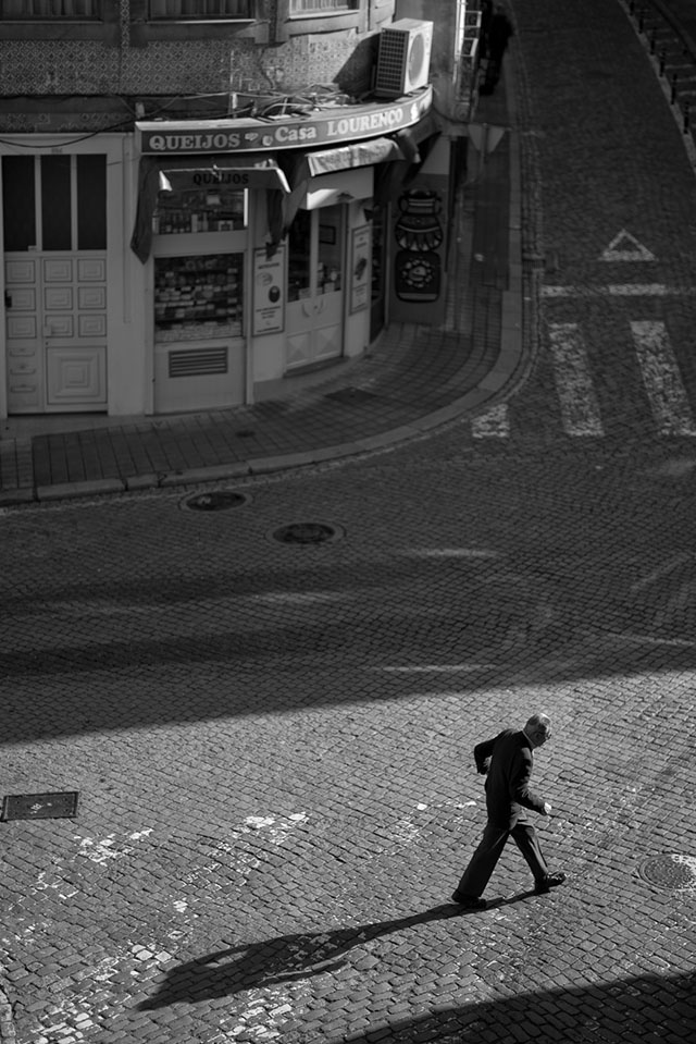 Early morning on Rua de Fernandes Tomás in Porto, Portugal. Leica M10 with Leica 75mm Noctilux-M ASPH f/1.25. © 2018 Thorsten von Overgaard.