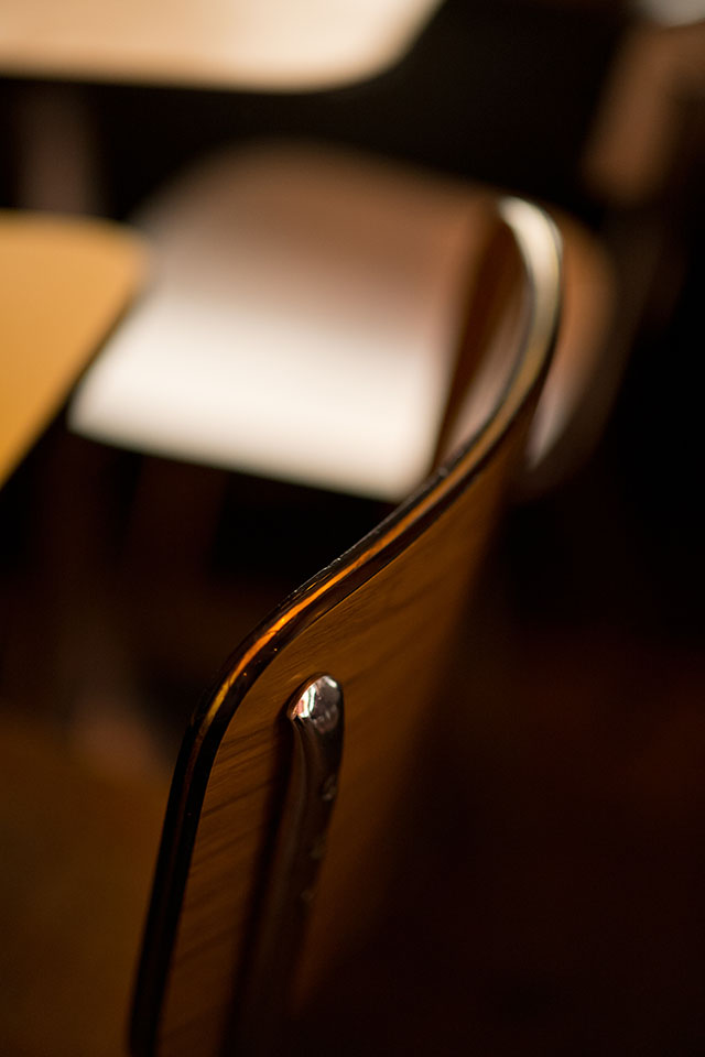 Cafe in Brussels. Leica M10 with Leica 75mm Noctilux-M ASPH f/1.25. © 2018 Thorsten von Overgaard.  