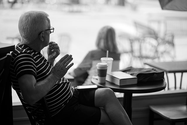 St. Louis cafe. Leica M10 with Leica 75mm Noctilux-M ASPH f/1.25. © 2018 Thorsten von Overgaard.