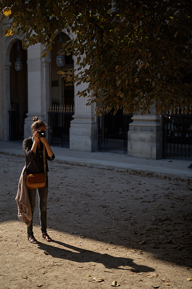 Mrs. Hascoet out and about in the Paris Workshop. Leica M10-P with Leica 50mm APO-Summicron-M ASPH f/2.0 LHSA. © Thorsten Overgaard. 