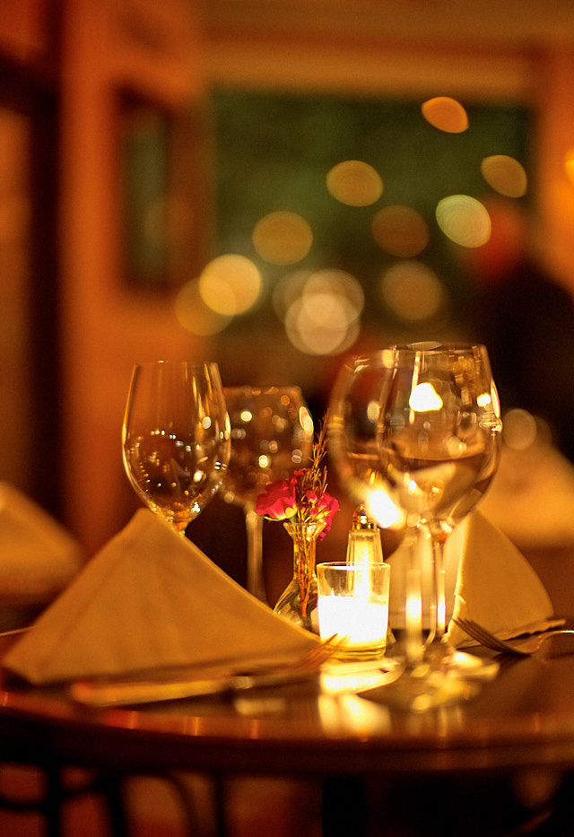 Candle light dinner at Bistro Pierre Lapin in New York. Leica M10-P with Leica 50mm Noctilux-M ASPH f/0.95. © Thorsten Overgaard. 