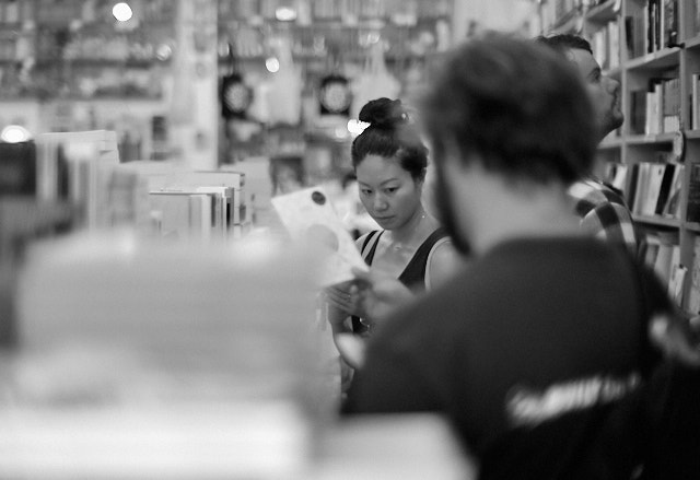 Inside the small BooksActually bookstore in Singapore. Leica M10-P with 7artisans 50mm f/1.1. © Thorsten Overgaard. 