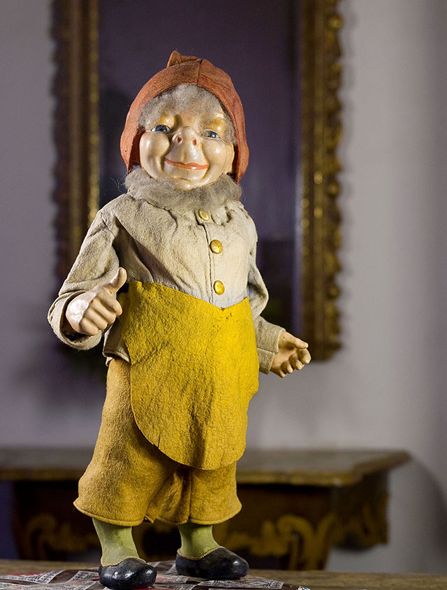 Some elements of the Christmas tradition can seem a little scary at times. The goblins are small, malicious, and greedy by tradition stretching back to the Middle Ages in Europe. Leica R9/DMR 2006. © Thorsten Overgaard.