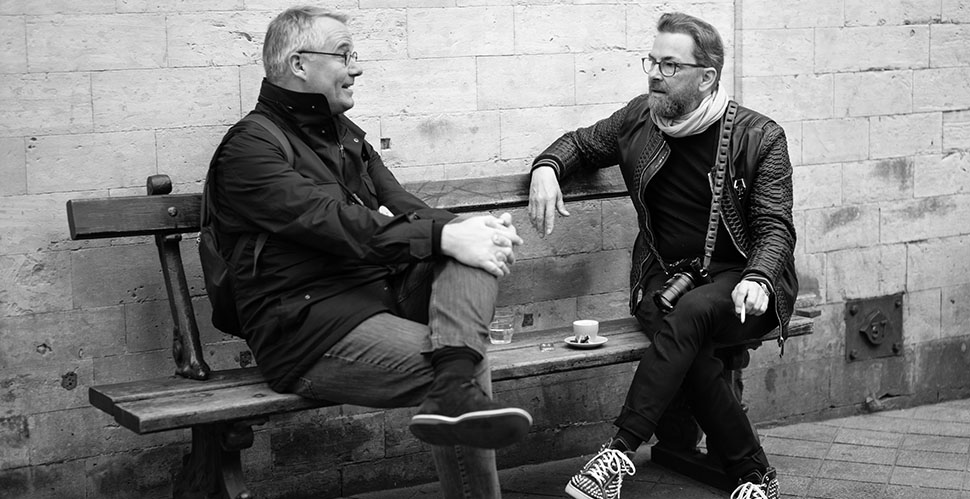 Thorsten von Overgaard in Brussels having a talk with a workshop sstudent. Photo by Patrick Verhulst.