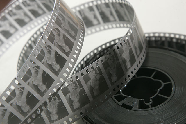 35mm flexible-base roll film with 18.7 x 24.9mm picture frames.