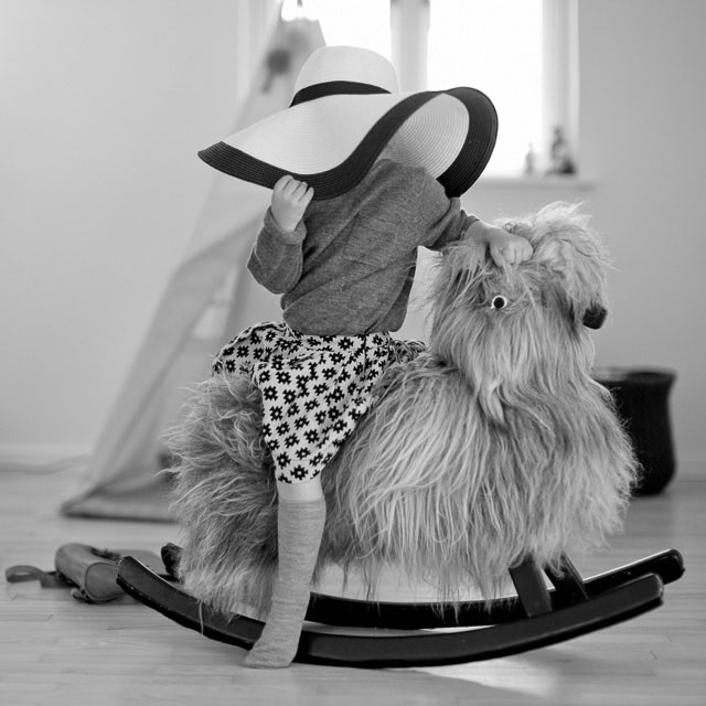 Zoe with her hat and horse. Leica M 240 with Leica 50mm Noctilux-M ASPH f/0.95. © 2016 Thorsten Overgaard.   